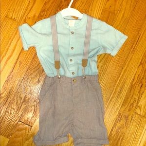 Linen outfit with suspenders